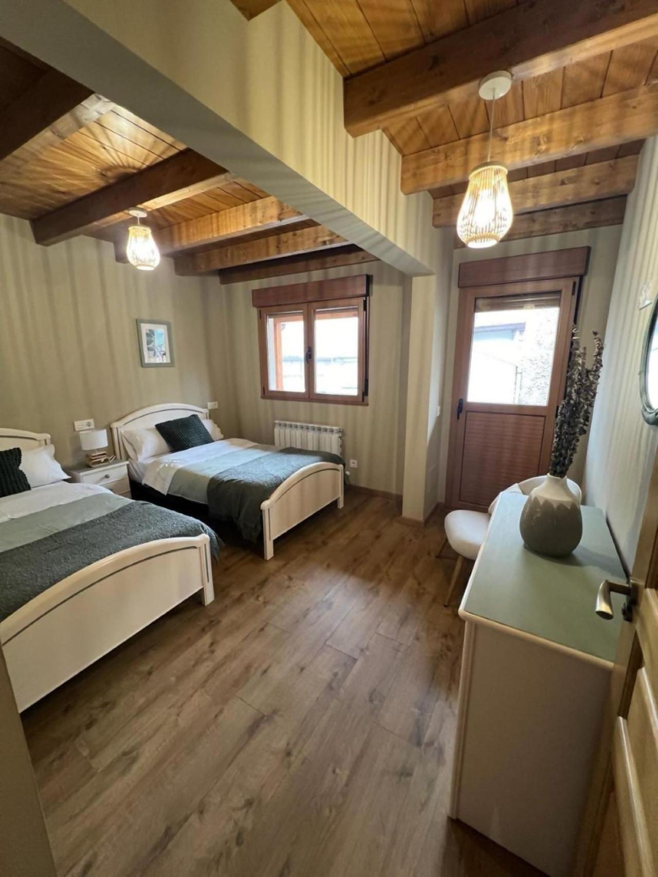 Casa Moises En Bimenes Villa Bagian luar foto